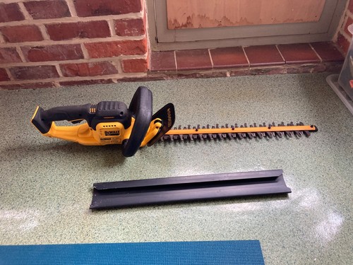 Dewalt dcmht563 cordless hedge - dewalt,